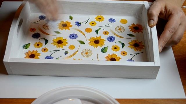 Декупаж деревянного подноса. Мастер-класс для начинающих.