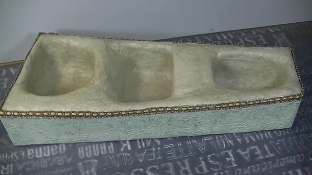 Неровная коробка для хранения из бутылок и яичных лотков .