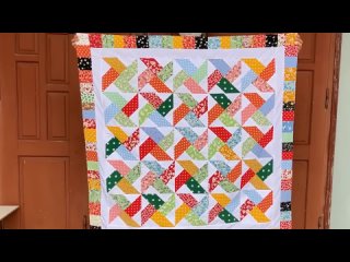 Как сшить лоскутное одеяло, которое потрясающе смотрится только с полосками и квадратным