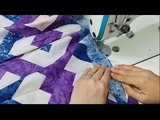 Как сделать красивое и потрясающее лоскутное одеяло всего из полосок ткани 3-х цветов.