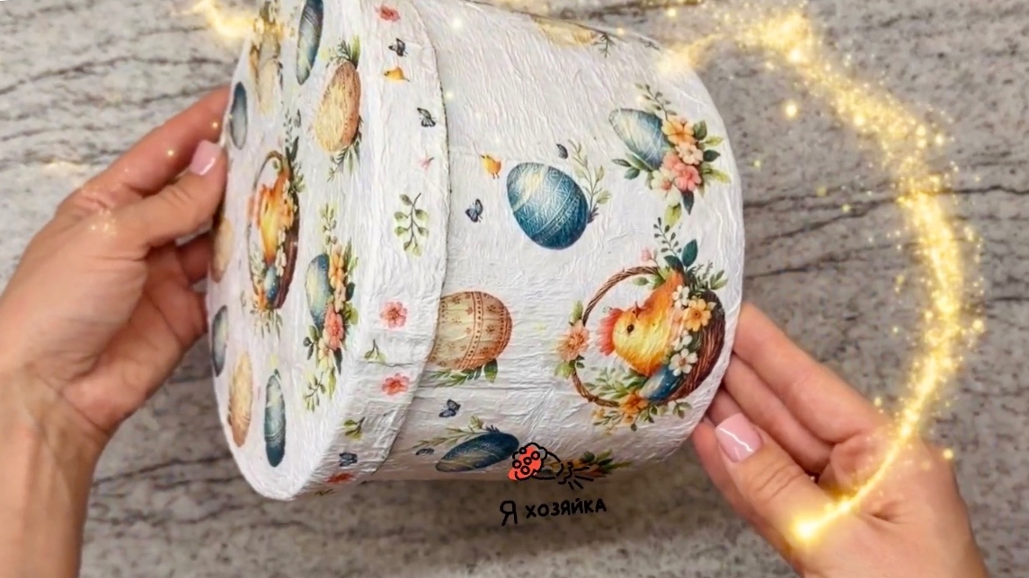 Взяла КАРТОН и САЛФЕТКИ, сделала подарочную коробку на Пасху.