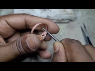 Медь и как из нее создается стильный перстень с искусственным камнем в оправе