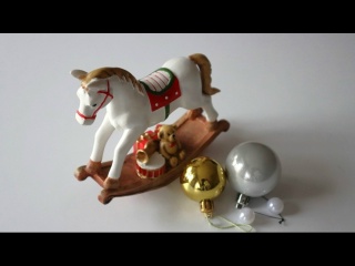 Неваляшка - игрушка из советских лет. Увидела такие игрушки на нашей городской елке и сделала себе