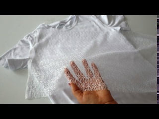 Секрет женственного образа из спортивной футболки: потрясающая переделка, которую легко повторить