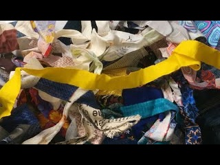 Новая идея куда использовать старые джинсы и полоски ненужной ткани_ шьем коврик DIY мастер-класс