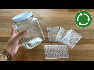 Идея переработки с защитной сеткой для бутылок и стеклянной банкой