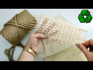 Идея для домашнего декора из коврика для ванной и деревянных шпажек