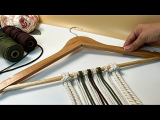 Идея из старой вешалки для одежды и веревки для макраме! Легко и просто