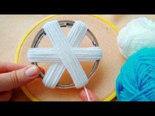 Отличная идея для создания цветочных снежинок - уникальный для Новогодней поделки