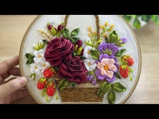 Усовершенствованный дизайн вышивки лентами - Цветы и клубника в корзинке