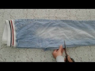 Вторая жизнь старых джинс - отличная идея для переработки ненужной одежды своими руками