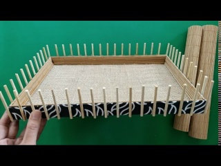 Отличная идея своими руками из бамбуковых ковриков и картонной коробки