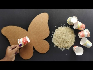 Уникальная настенная поделка в виде бабочки с использованием бумажных стаканчиков и риса