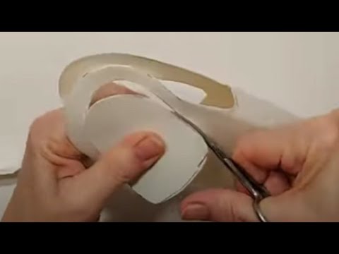 ВЫРЕЗАЮ ФИГУРНО ПЛАСТИКОВУЮ БУТЫЛКУ И ОБМАТЫВАЮ. СДЕЛАЛА И ВСЕ КАК С УМА СОШЛИ- ХОТЯТ КУПИТЬ