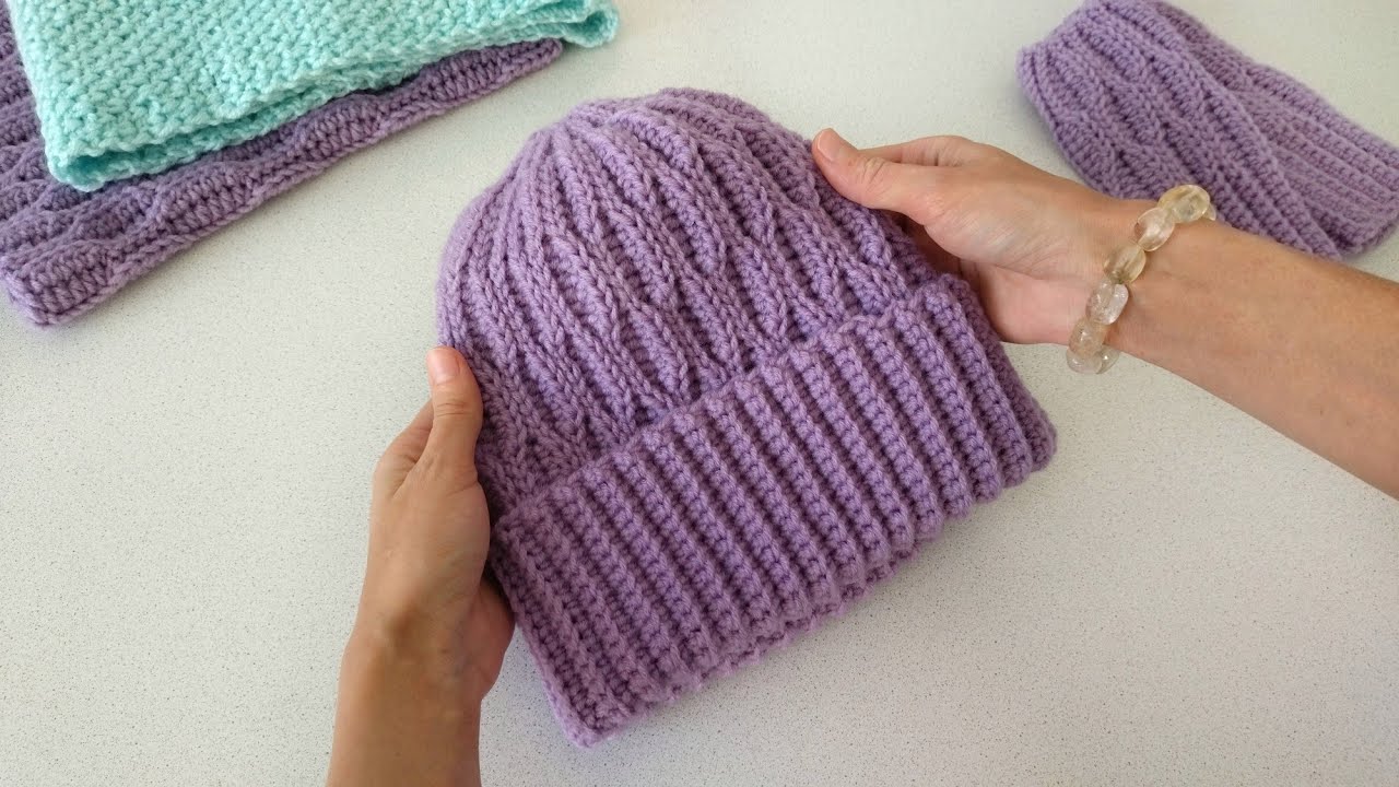 Красивая шапка крючком из одного мотка. Узор "Соты" . Шапка с отворотом / Crochet hat
