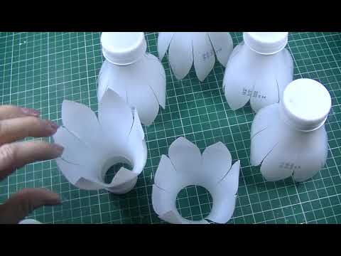 Цветы из пластиковых бутылок для сада .