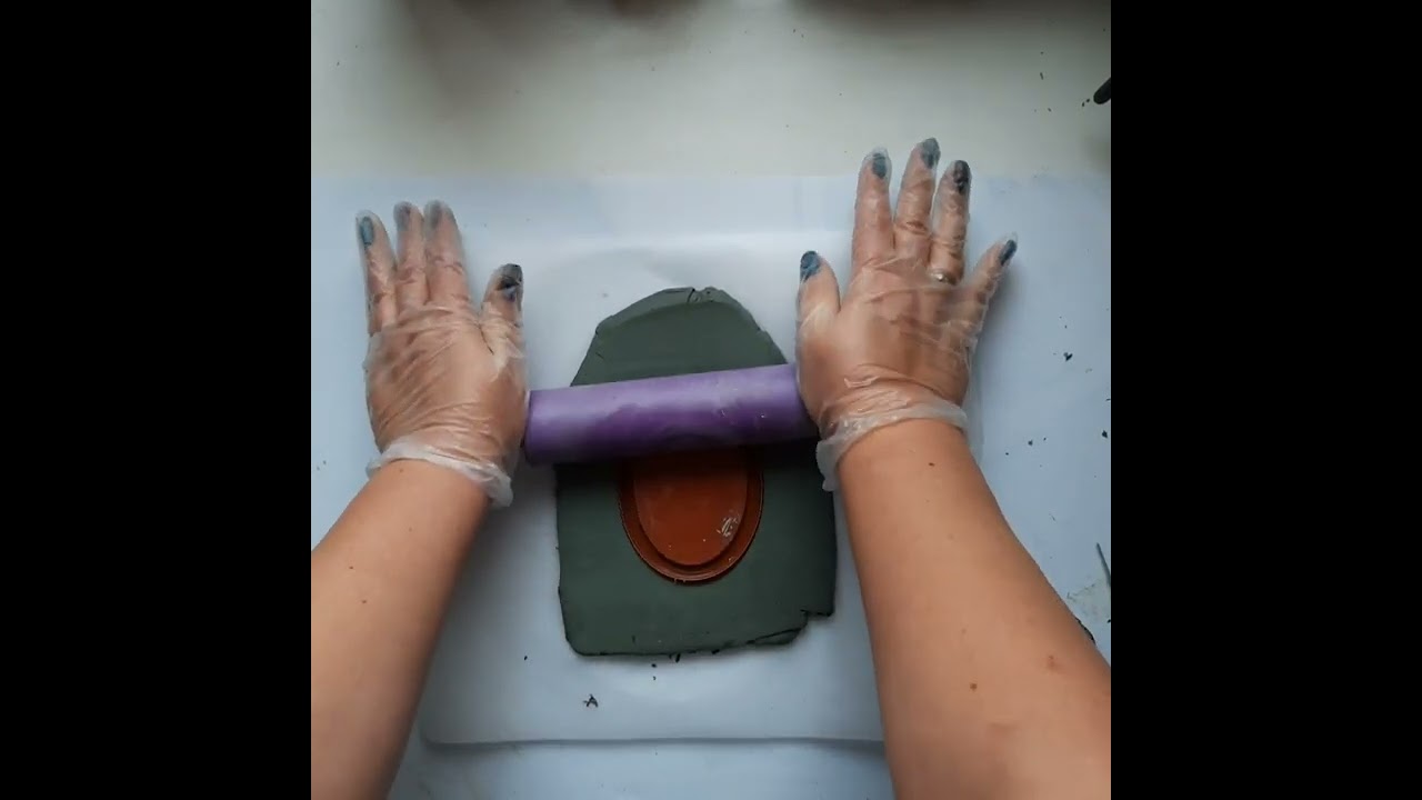 Барельеф из крышки от творожного сыра